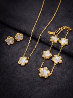 Elegant Mother Of Pearl Plum Blossom / Clover Jewelry Set